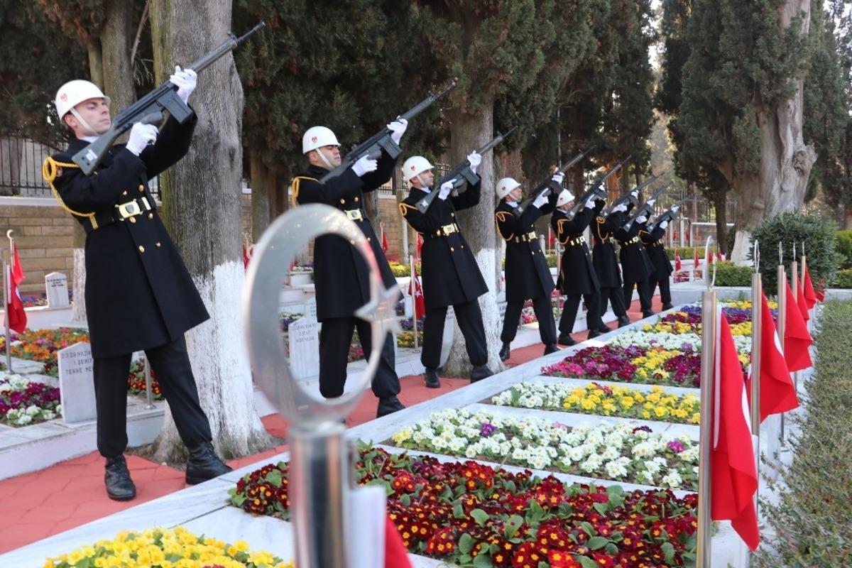 &Ccedil;anakkale şehitleri zaferinin 105. yılında Kocaeli&rsquo;de anıldı