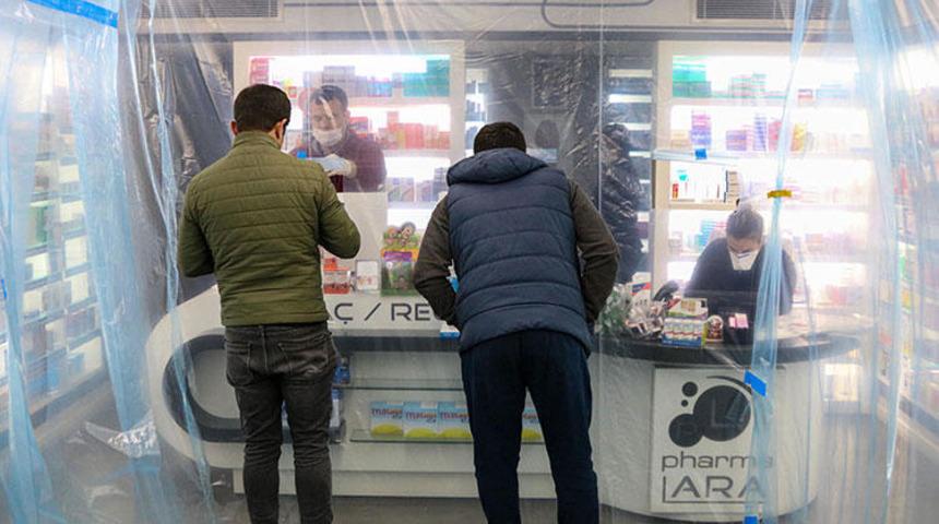 Eczanede 'şeffaf branda' ile koronavir&uuml;s &ouml;nlemi