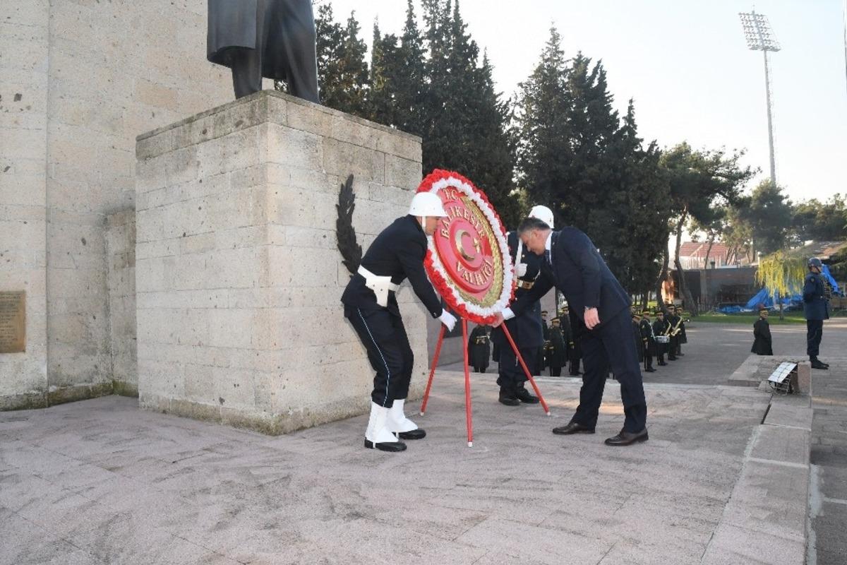 Vali Yazıcı&rsquo;dan &Ccedil;anakkale şehitleri i&ccedil;in &ccedil;elenk