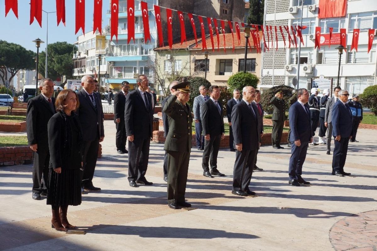 Aydın&rsquo;da &Ccedil;anakkale şehitleri i&ccedil;in &ccedil;elenk sunuldu