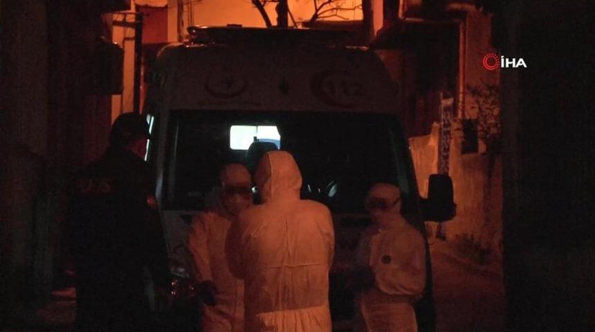 Beyoğlu'nda d&ouml;rt kişilik aile koronavir&uuml;s ş&uuml;phesiyle g&ouml;zaltına alındı