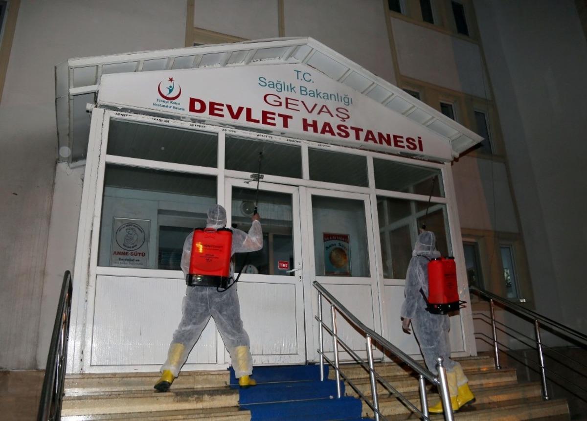 Van B&uuml;y&uuml;kşehir Belediyesinden dezenfekte &ccedil;alışması