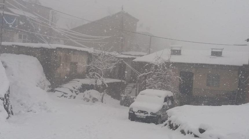 Hakkari&rsquo;de kar yağışı