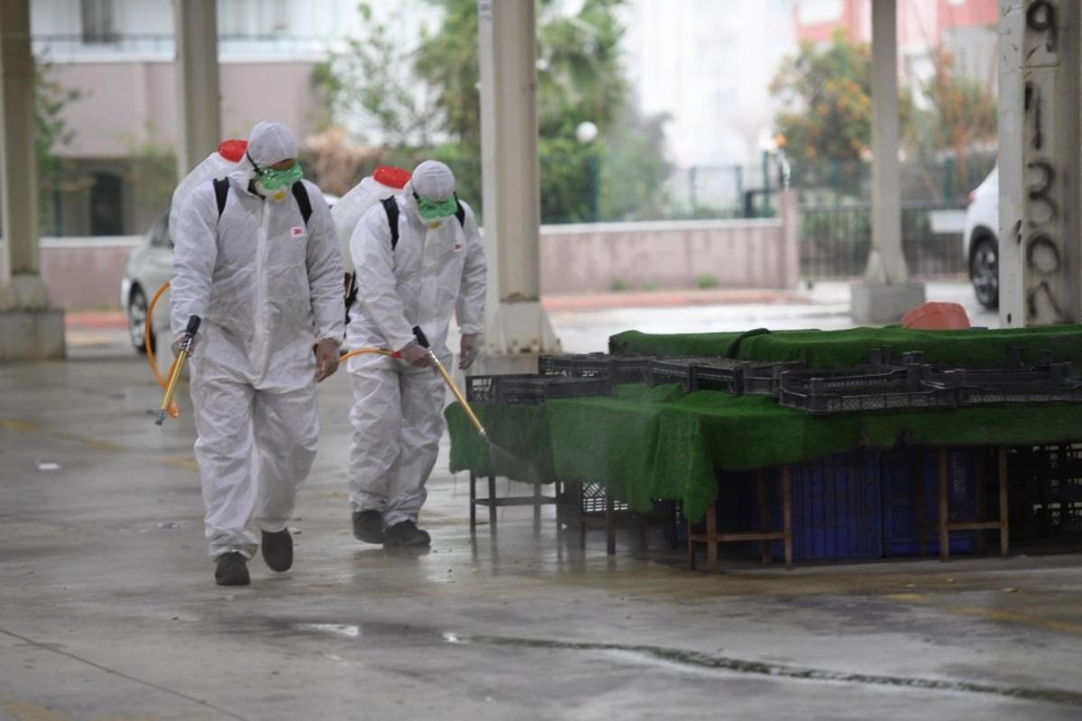 Konyaaltı&rsquo;nda dezenfekte &ccedil;alışmaları s&uuml;r&uuml;yor