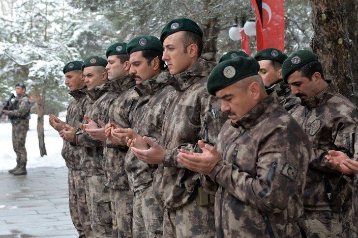 Erzurum’da şehitler dualarla anıldı G4