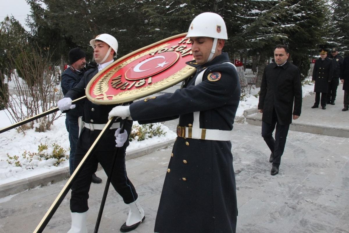 Sade t&ouml;ren d&uuml;zenlendi