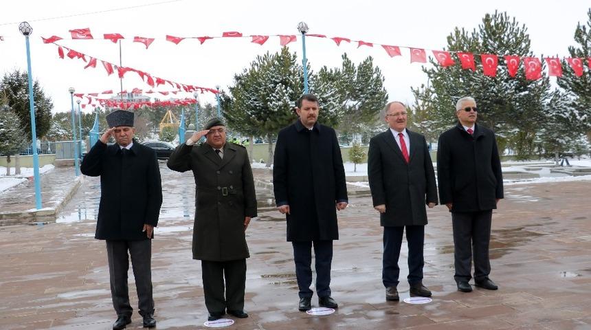 Sivas’ta korona tedbirli anma