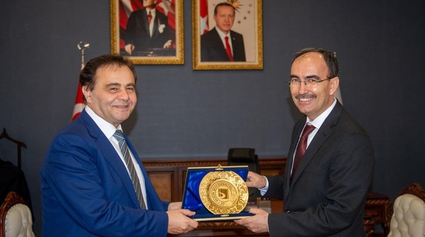 Başkan Şahin&rsquo;den Rekt&ouml;r Beydemir&rsquo;e tebrik ziyareti