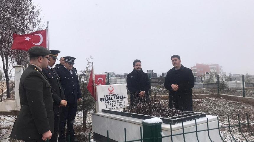 Şehit mezarları ziyaret edildi