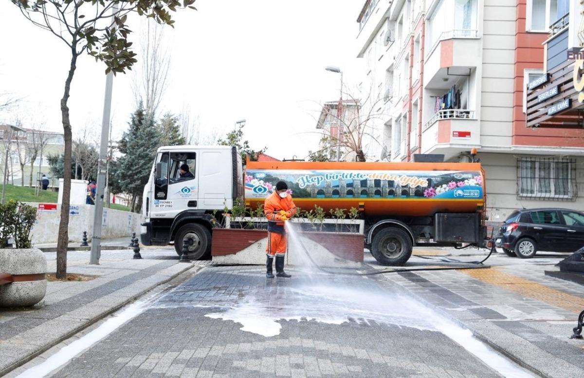 Sultangazi&rsquo;de dezenfekte &ccedil;alışmaları aralıksız s&uuml;r&uuml;yor