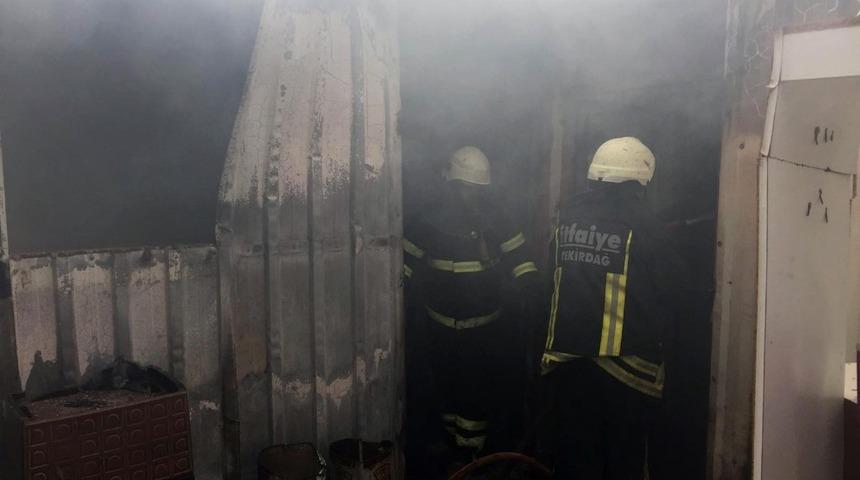 Malkara&rsquo;da konteyner ev yandı