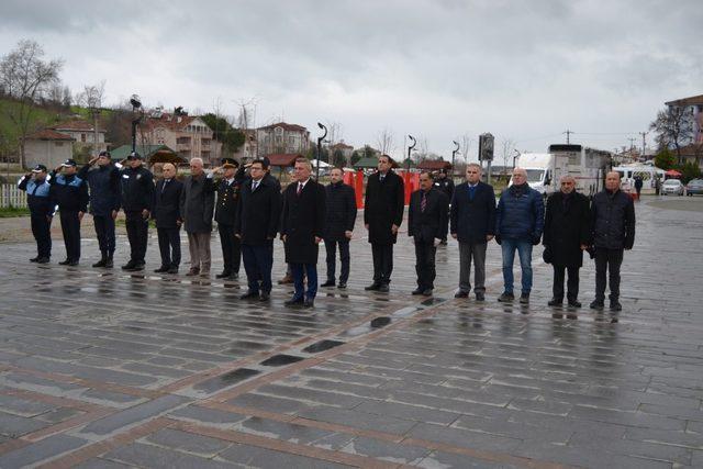 Alaçam’da çelenk sunma töreni