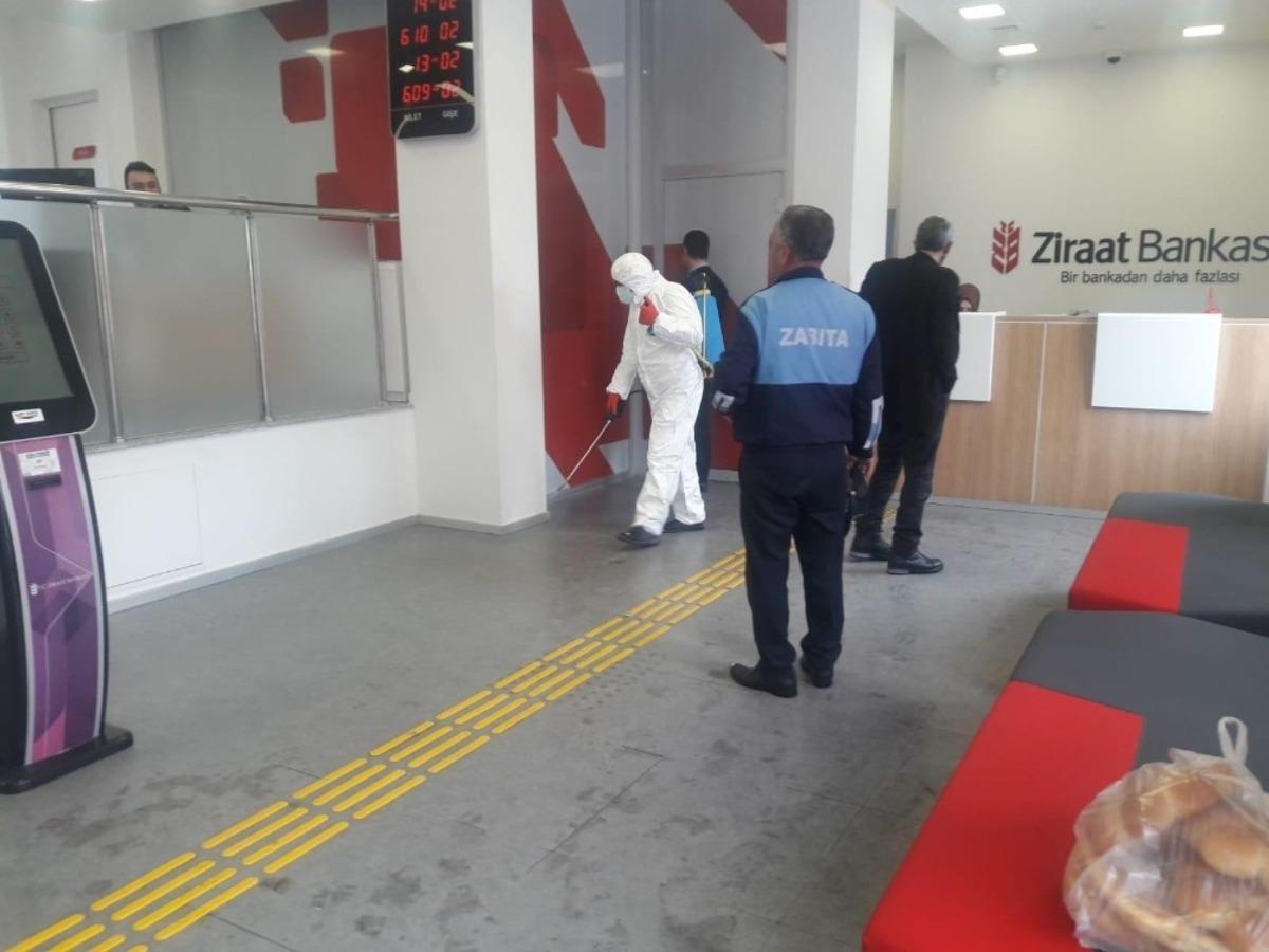 Arpa&ccedil;ay Belediyesi dezenfekte &ccedil;alışmalarını s&uuml;rd&uuml;r&uuml;yor