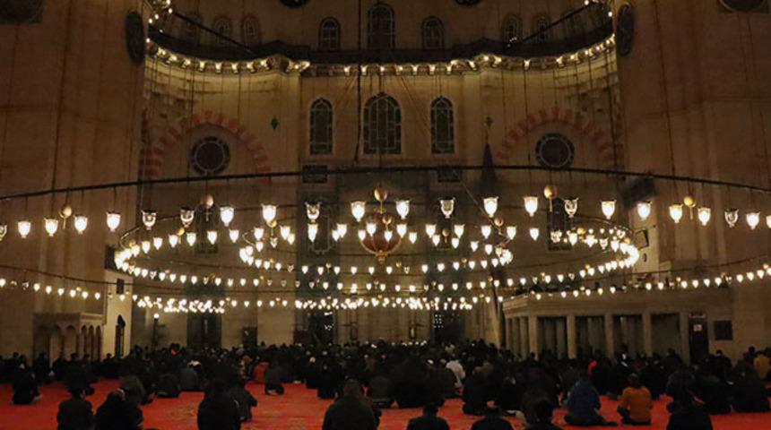 Miraç Kandili'nde camiler açık mı? Miraç Kandili'nde nasıl ibadet edilecek? 