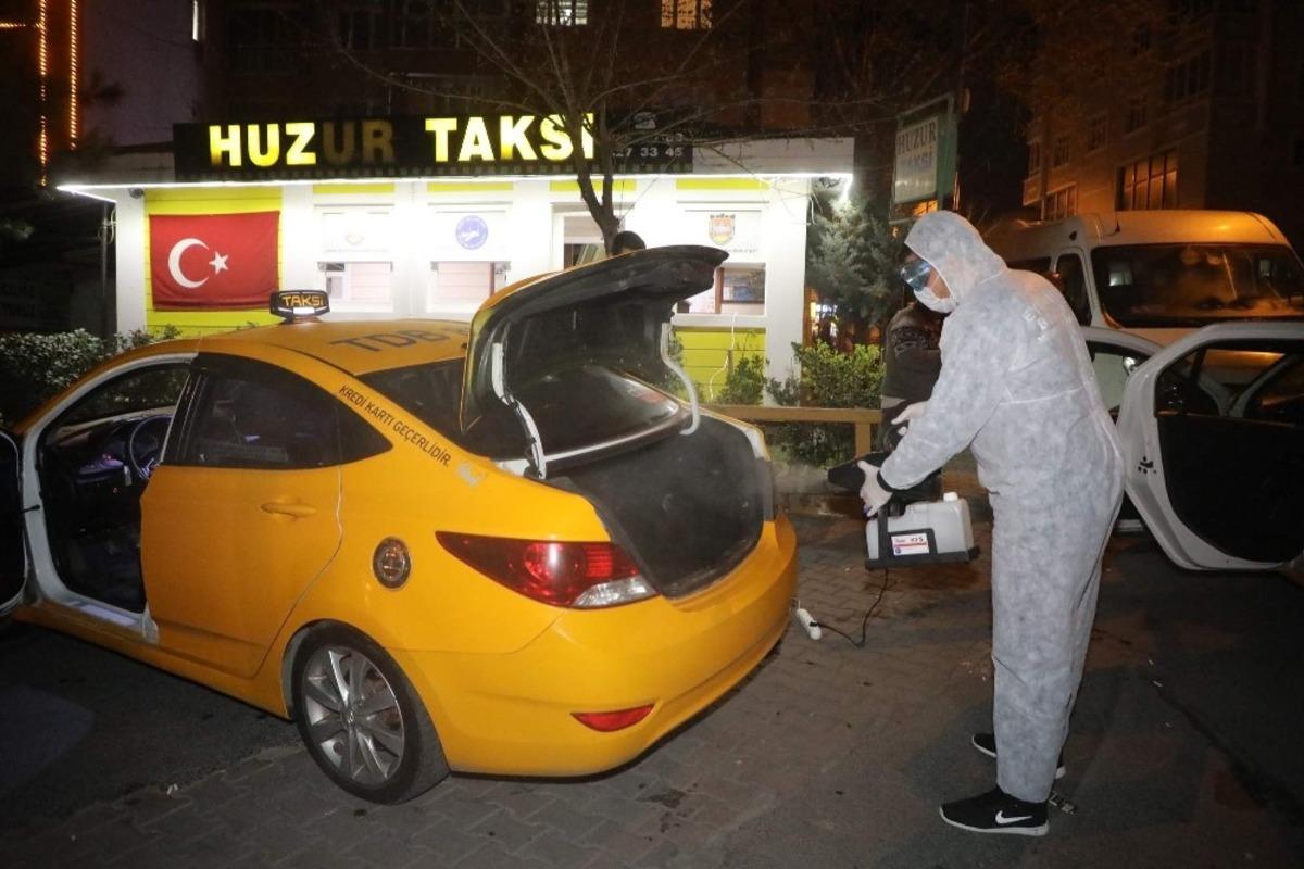 Ey&uuml;psultan&rsquo;da taksi durakları ve taksiler dezenfekte edildi