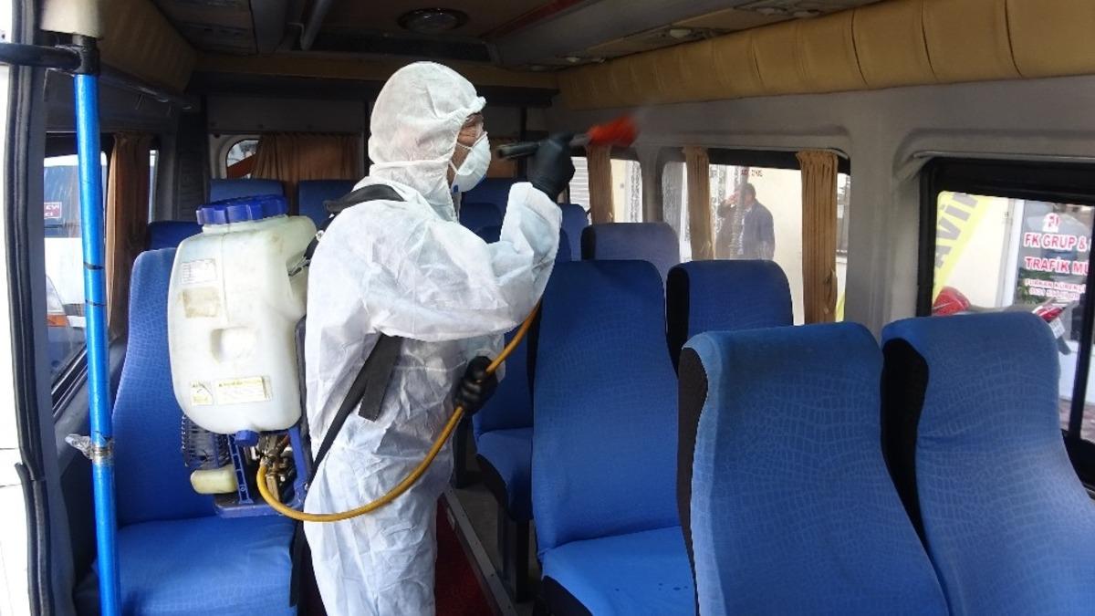 Erdemli&rsquo;de minib&uuml;sler, servisler ve taksiler dezenfekte edildi
