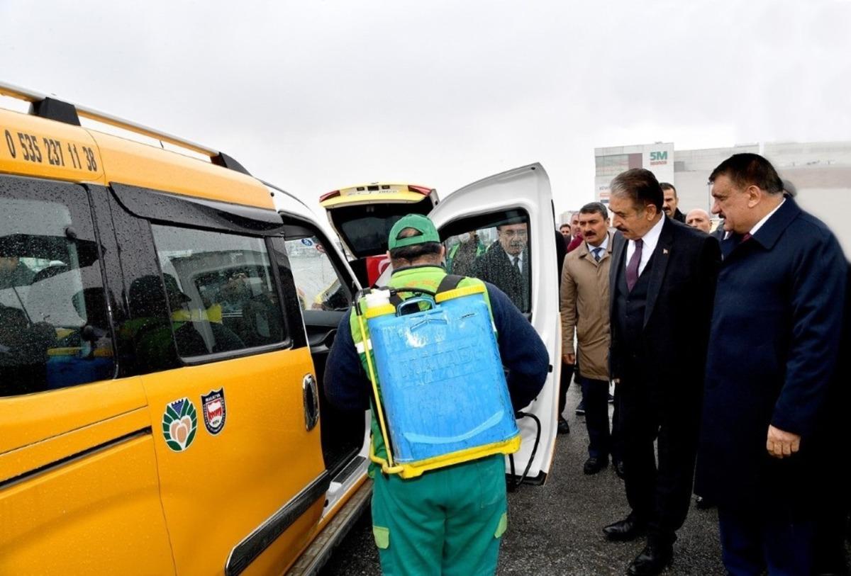 Malatya&rsquo;da taksi ve servis ara&ccedil;ları dezenfekte edildi