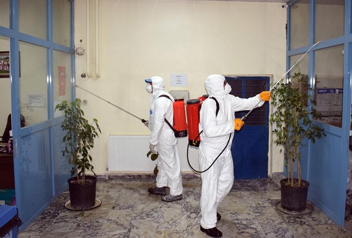 İscehisar&rsquo;da dezenfeksiyon işlemleri aralıksız s&uuml;r&uuml;yor