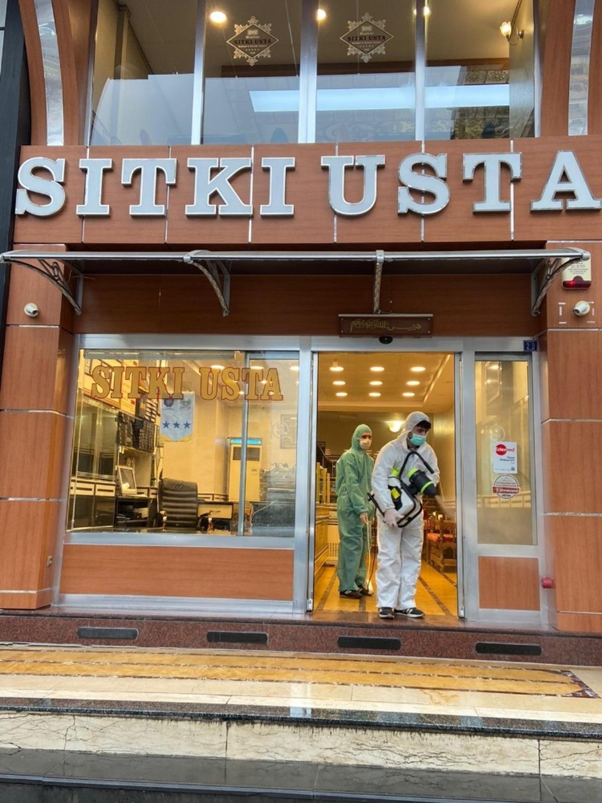 Kadayıf&ccedil;ı Sıtkı usta, imalathane ve işletmeleri dezenfekte etti