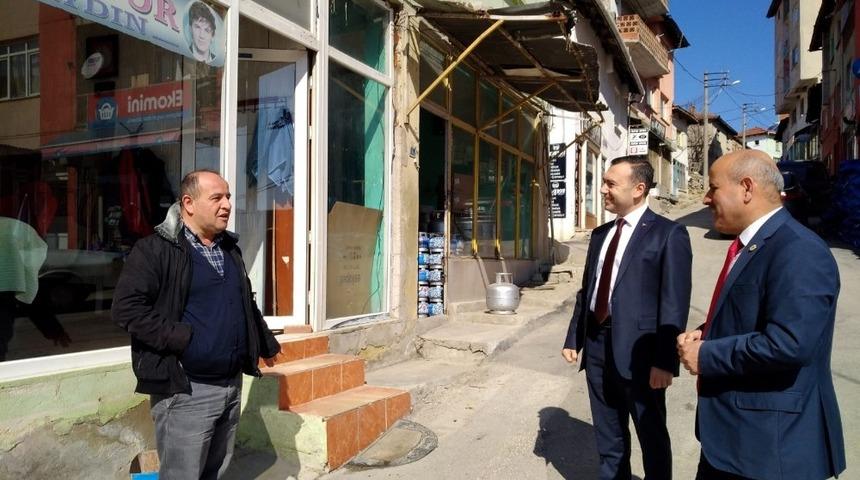 Kapı kapı dolaşarak korona vir&uuml;s&uuml;n&uuml; anlattılar