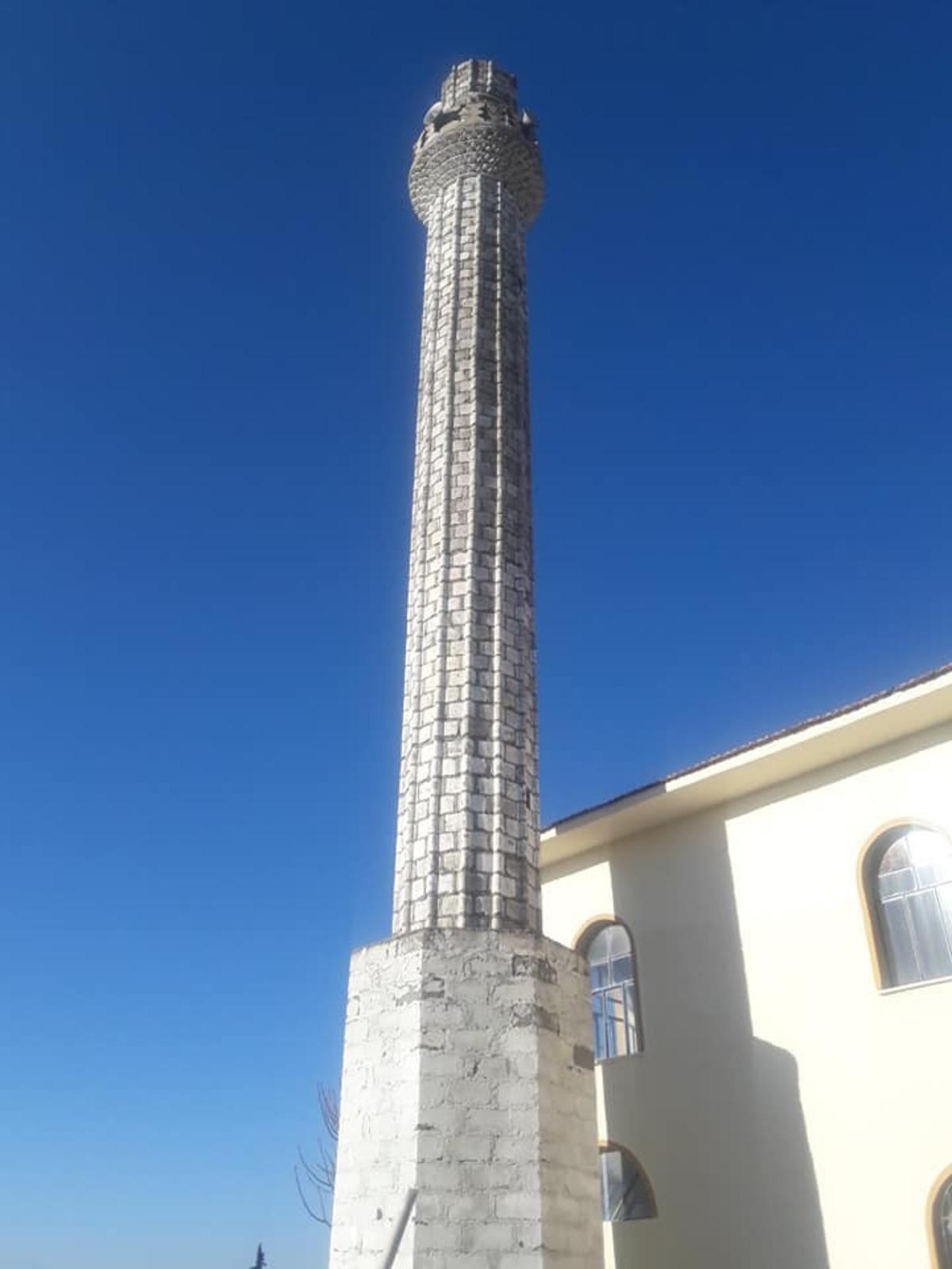 Şiddetli r&uuml;zgar minareyi yıktı