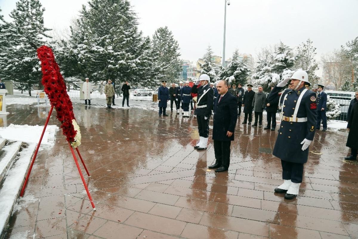 &Ccedil;anakkale Zaferi&rsquo;nin 105. yıl d&ouml;n&uuml;m&uuml;nde şehitler anıldı