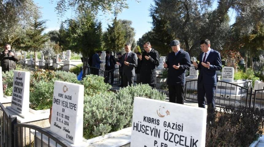 Başkan &Ouml;zcan şehitleri unutmadı