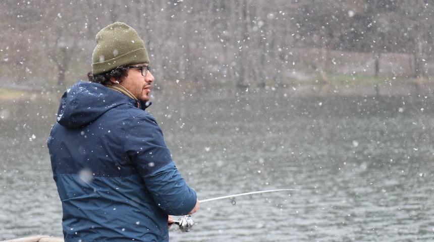 Bolu&rsquo;da y&uuml;ksek kesimlerde kar yağışı başladı