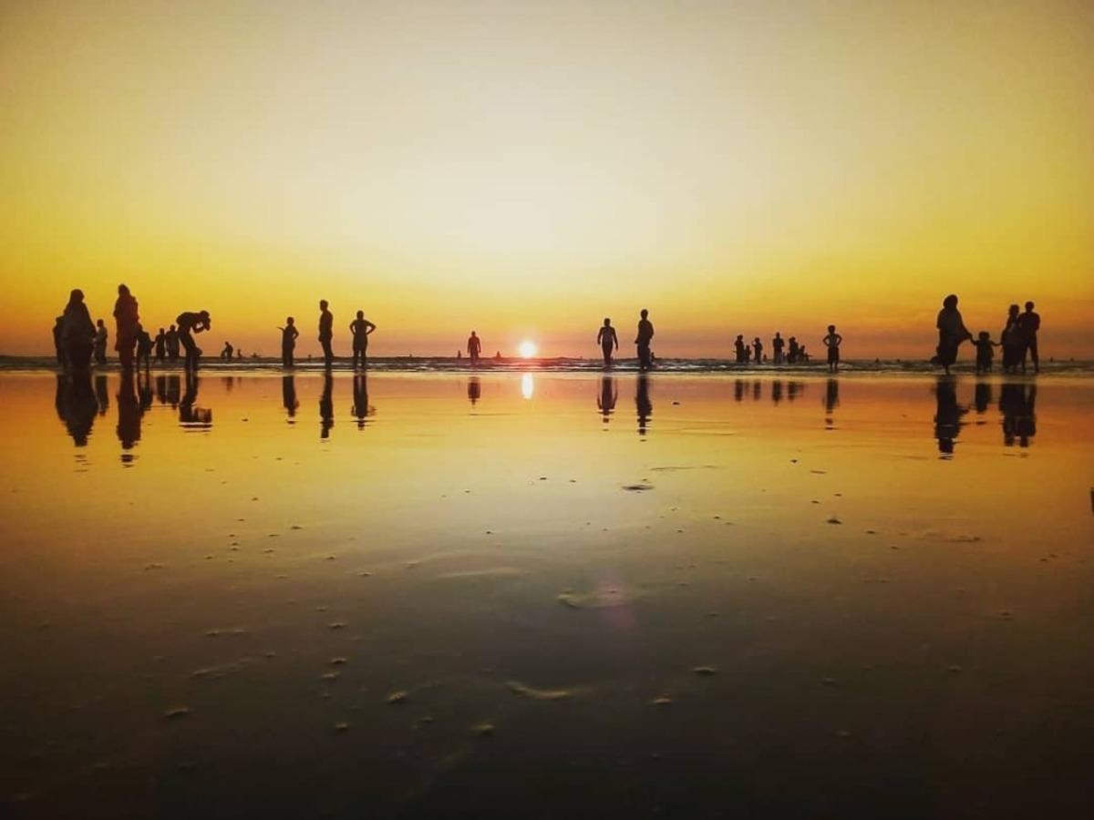 D&uuml;nyanın en uzun plajında koronavir&uuml;s &ouml;nlemi!