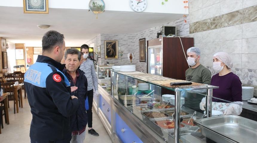 Erdemli&rsquo;de lokantalarda maske ve eldiven kullanımı yaygınlaşıyor