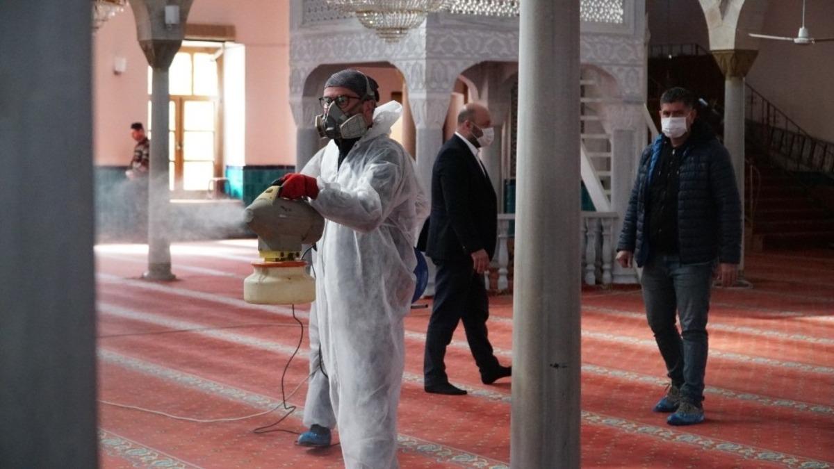 T&uuml;m camiler dezenfekte edildi