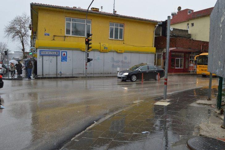 Besni’de şiddetli yağış etkili oluyor G2