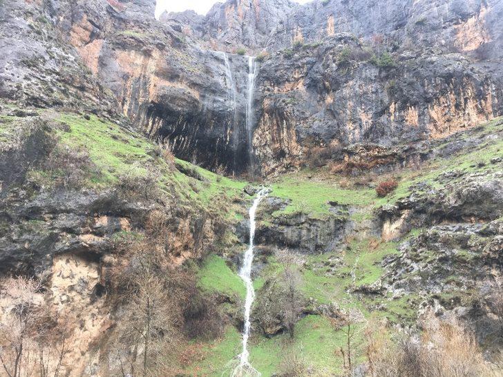 Sağanak yağış şelale oluşturdu G1