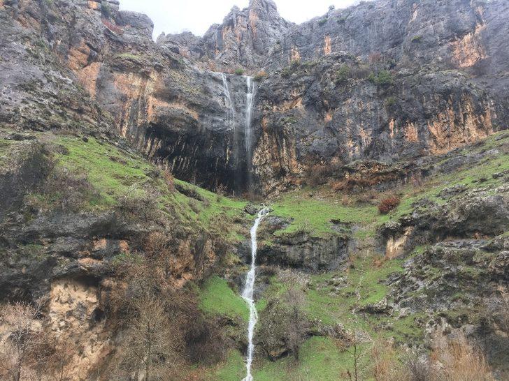 Sağanak yağış şelale oluşturdu G2