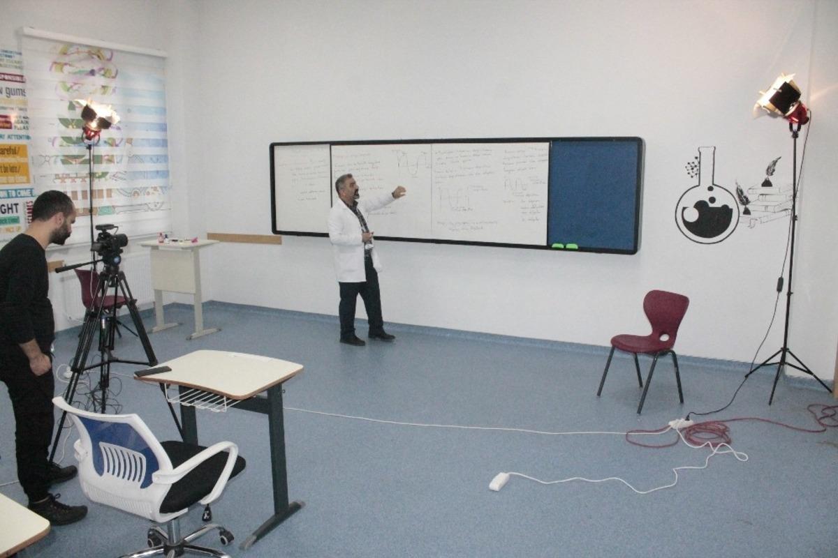 Diyarbakır&rsquo;da &ouml;zel okul uzaktan eğitime başladı