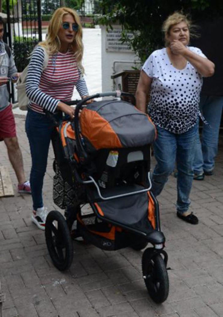 Bu kez oğluyla yürüyüşte G2