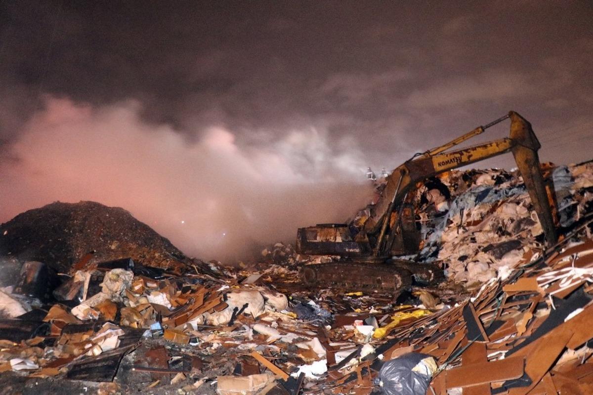 Ceza bile kesilmişti! Sakarya'daki geri d&ouml;n&uuml;ş&uuml;m fabrikası tekrar alevlere teslim oldu