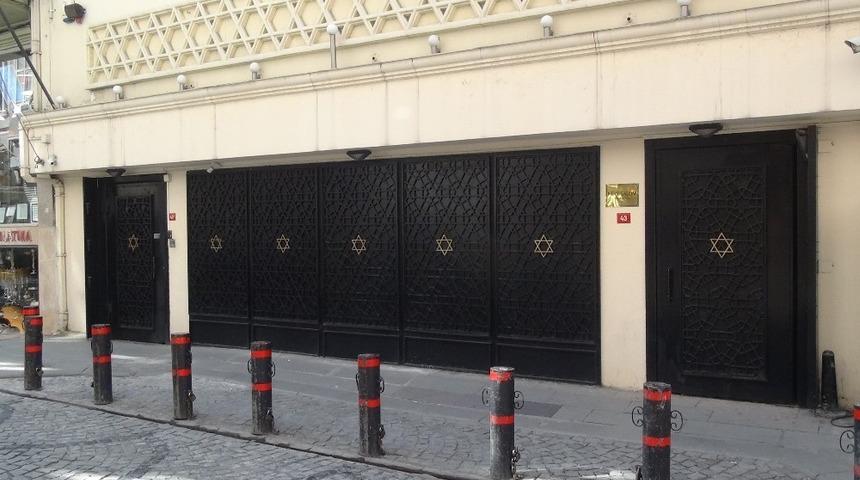 Taksim'de koronavirüs nedeniyle kilise ve sinagoglar kapandı