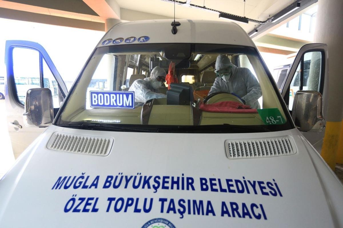B&uuml;y&uuml;kşehir &ouml;zel toplu taşıma ara&ccedil;larını dezenfekte ediyor