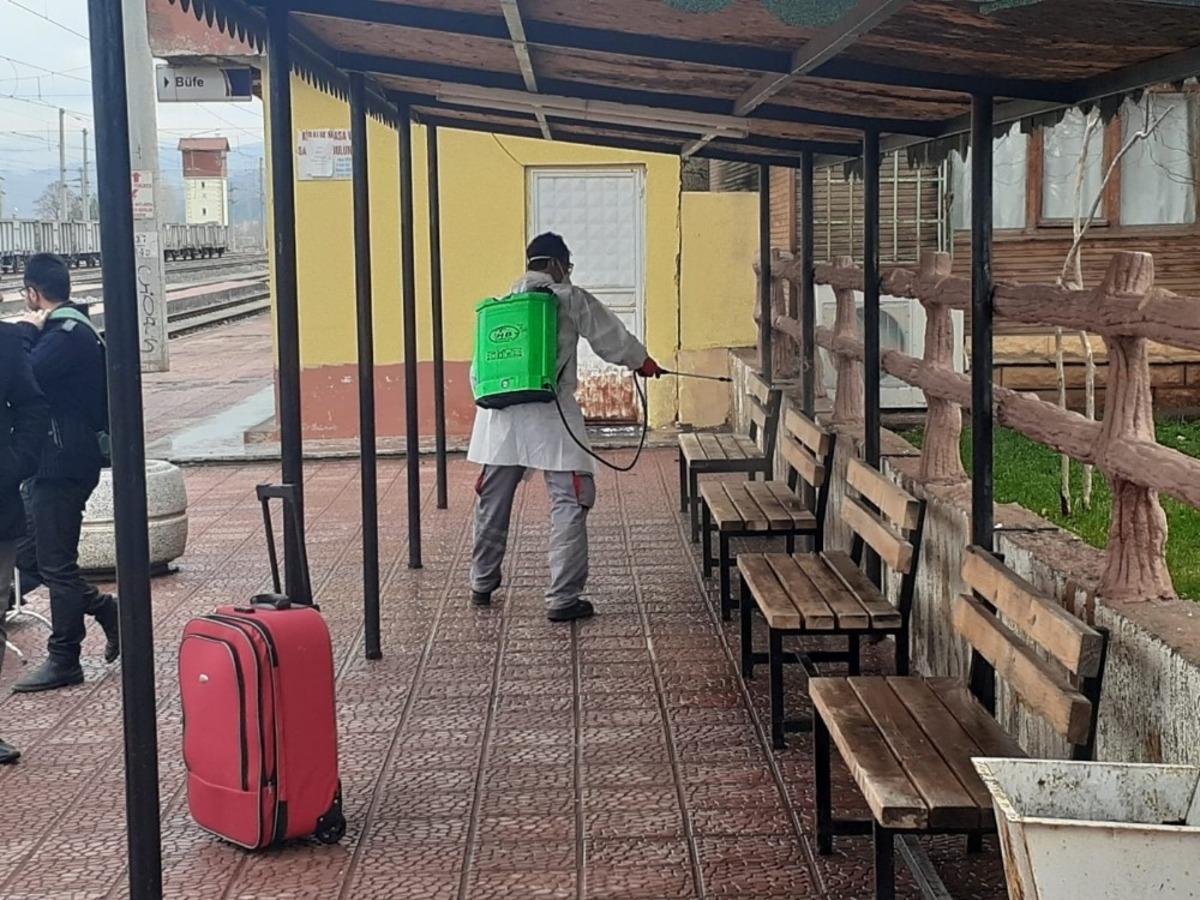 G&ouml;lbaşı&rsquo;nda dezenfekte &ccedil;alışmaları s&uuml;r&uuml;yor