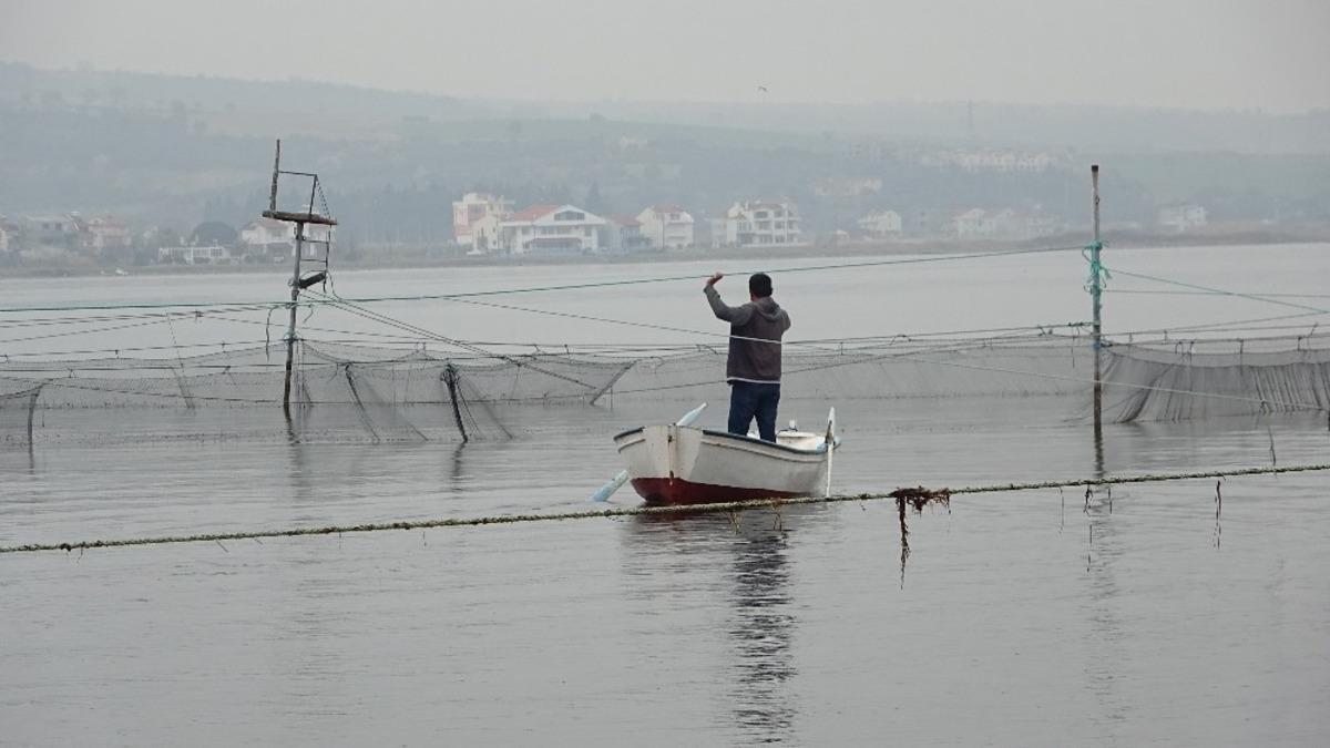 Binlerce yıllık y&ouml;ntemle g&uuml;nde 1 ton balık yakalıyorlar