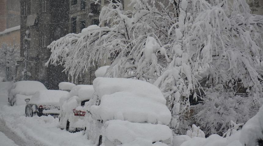 Hakkari&rsquo;de 66 yerleşim yolu ulaşıma kapandı