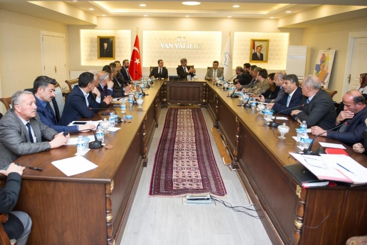 Van&rsquo;da &lsquo;korona vir&uuml;s&rsquo; konulu toplantı