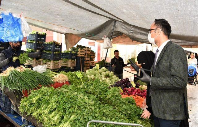 Toroslar zabıtasından pazar yerlerinde sıkı denetim