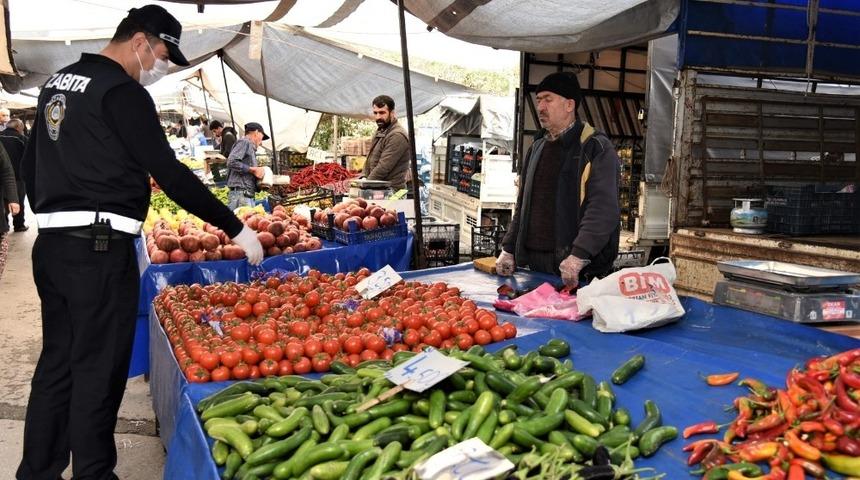 Toroslar zabıtasından pazar yerlerinde sıkı denetim