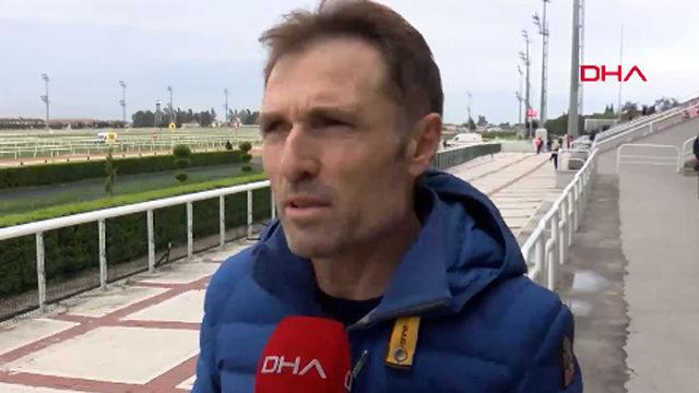 Ayağı kırılan atının başında ağlayan jokey: Göz göze geldiğimizde çok üzüldüm