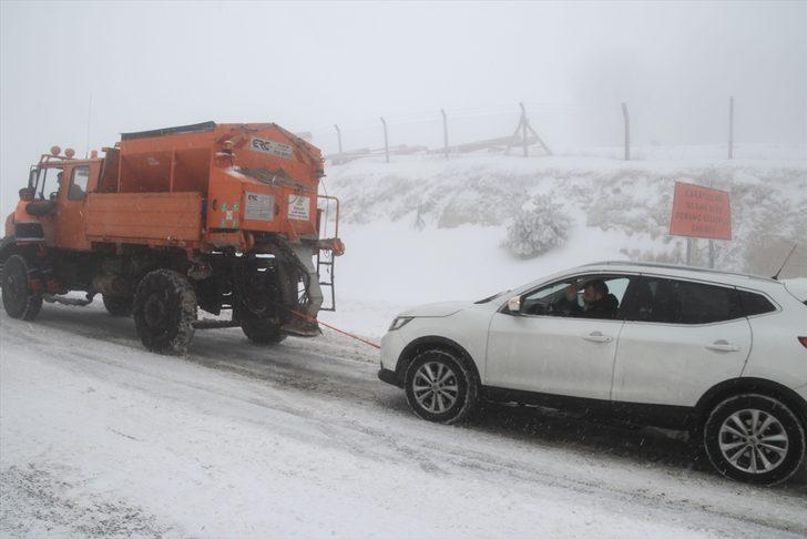 Kütahya'da kar yağışı ve sis ulaşımı olumsuz etkiliyor G2