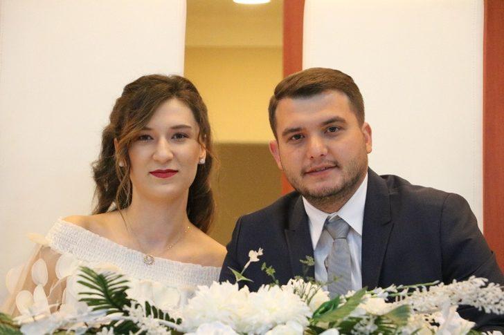 Yasağa uydular, nikahlarını yalnız kıydılar G1