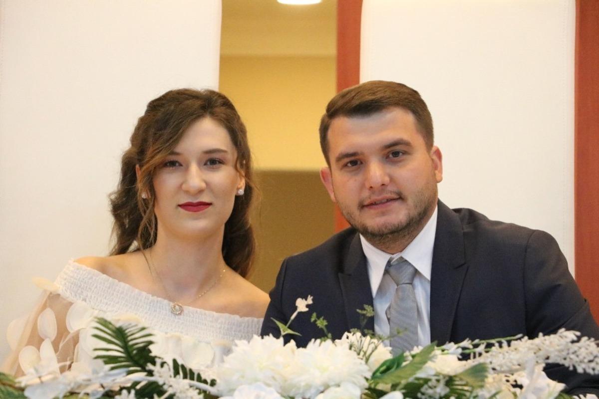 Yasağa uydular, nikahlarını yalnız kıydılar