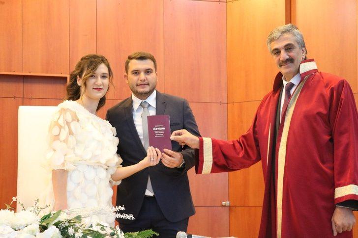 Yasağa uydular, nikahlarını yalnız kıydılar G2